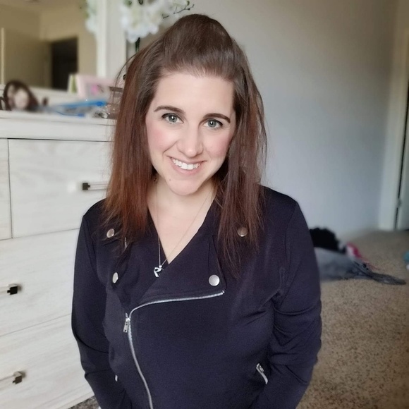 Meet your Posher, Amy - Picture 5 of 6